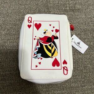 Queen of hearts clutch